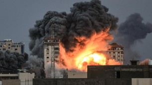 Israele, raid a Gaza: bombardati numerosi obiettivi Hamas