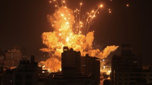 Israele, raid in corso su Gaza: "Colpiti 500 obiettivi Hamas"
