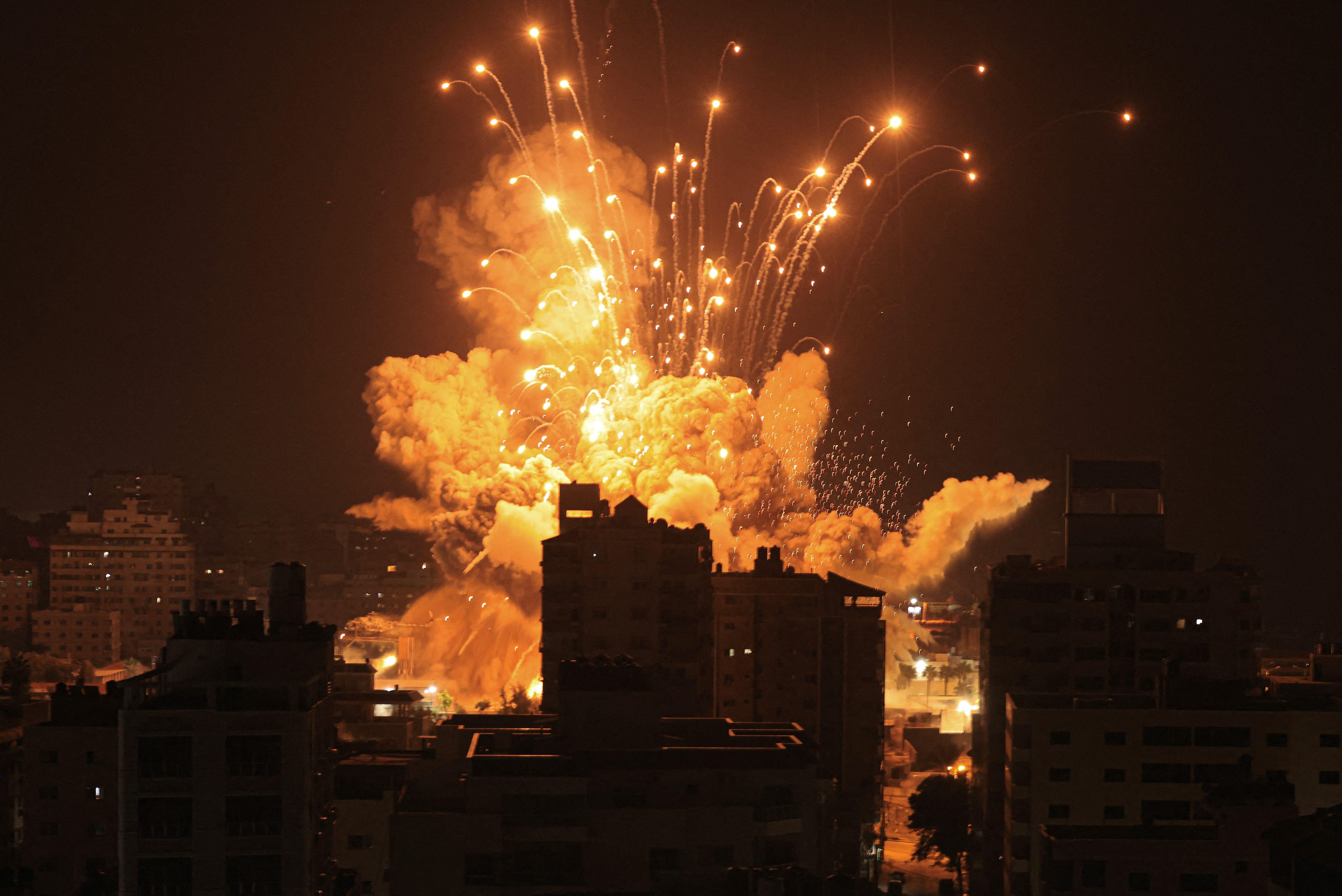 Israele, raid in corso su Gaza: "Colpiti 500 obiettivi Hamas"