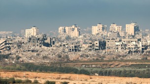 Israele, raid su Gaza distrugge casa leader di Hamas Haniyeh