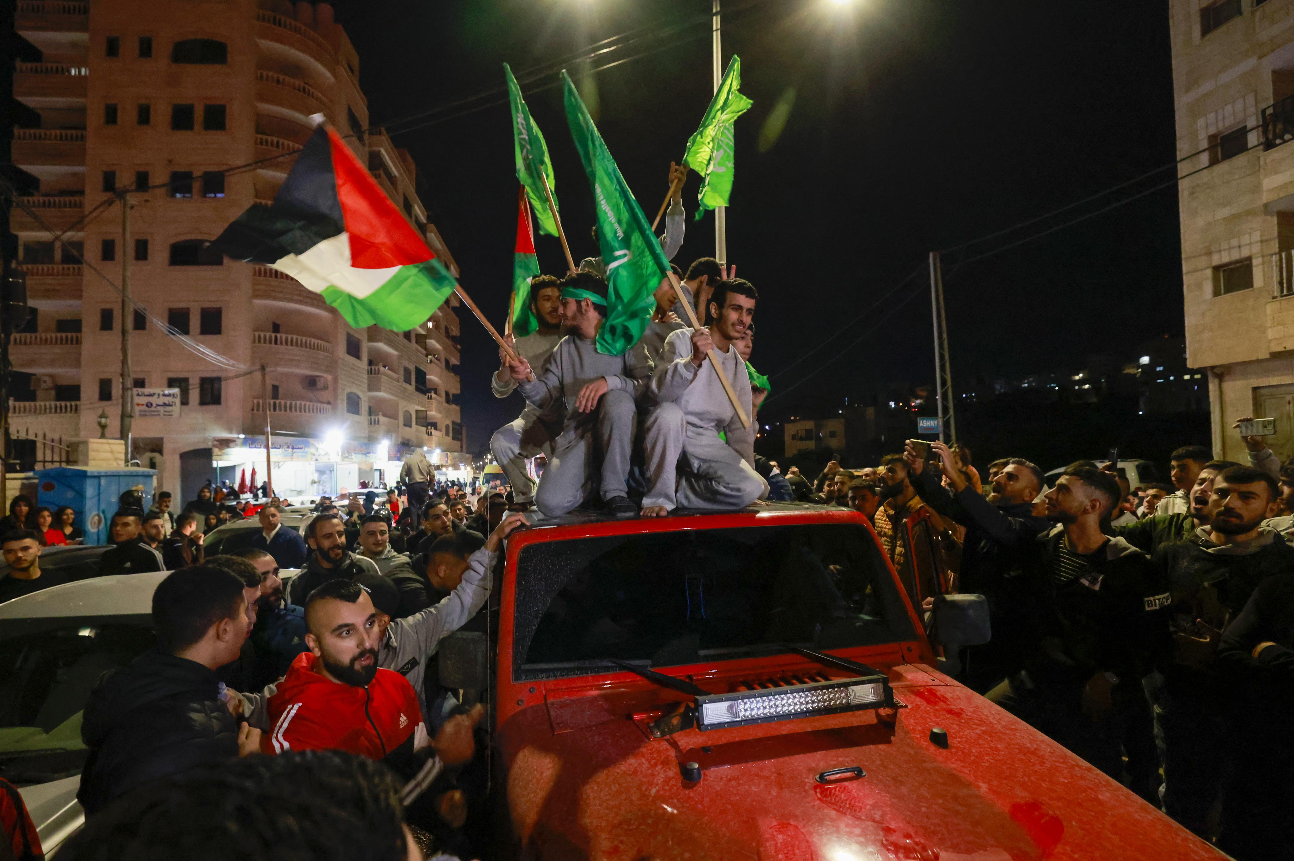 Israele, scarcerata palestinese malata di cancro: "Felice di essere a casa"