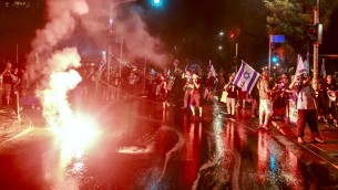 Israele, scontri a protesta Gerusalemme: arresti e idranti contro manifestanti