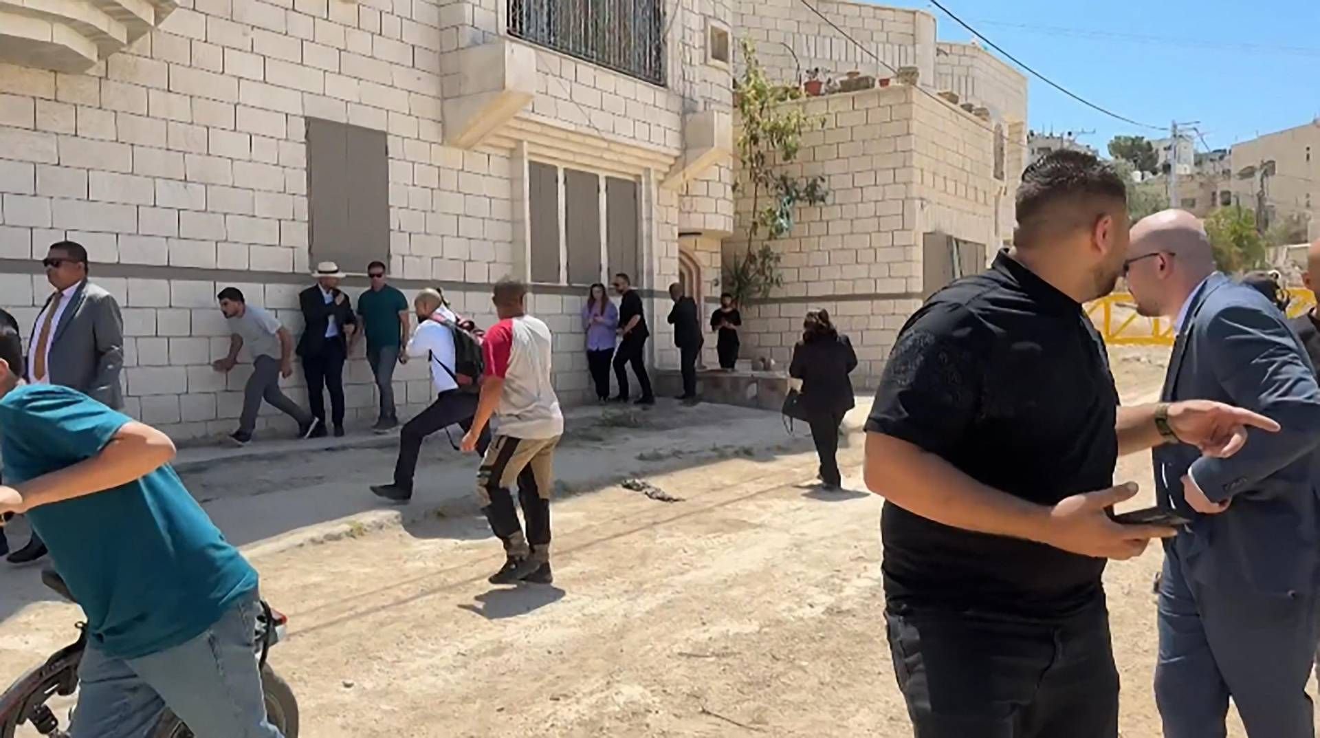 Israele spara su diplomatici in visita a campo profughi Jenin