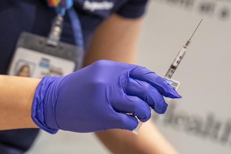 Iss: vaccini forse meno efficaci con varianti Sudafrica e Brasile