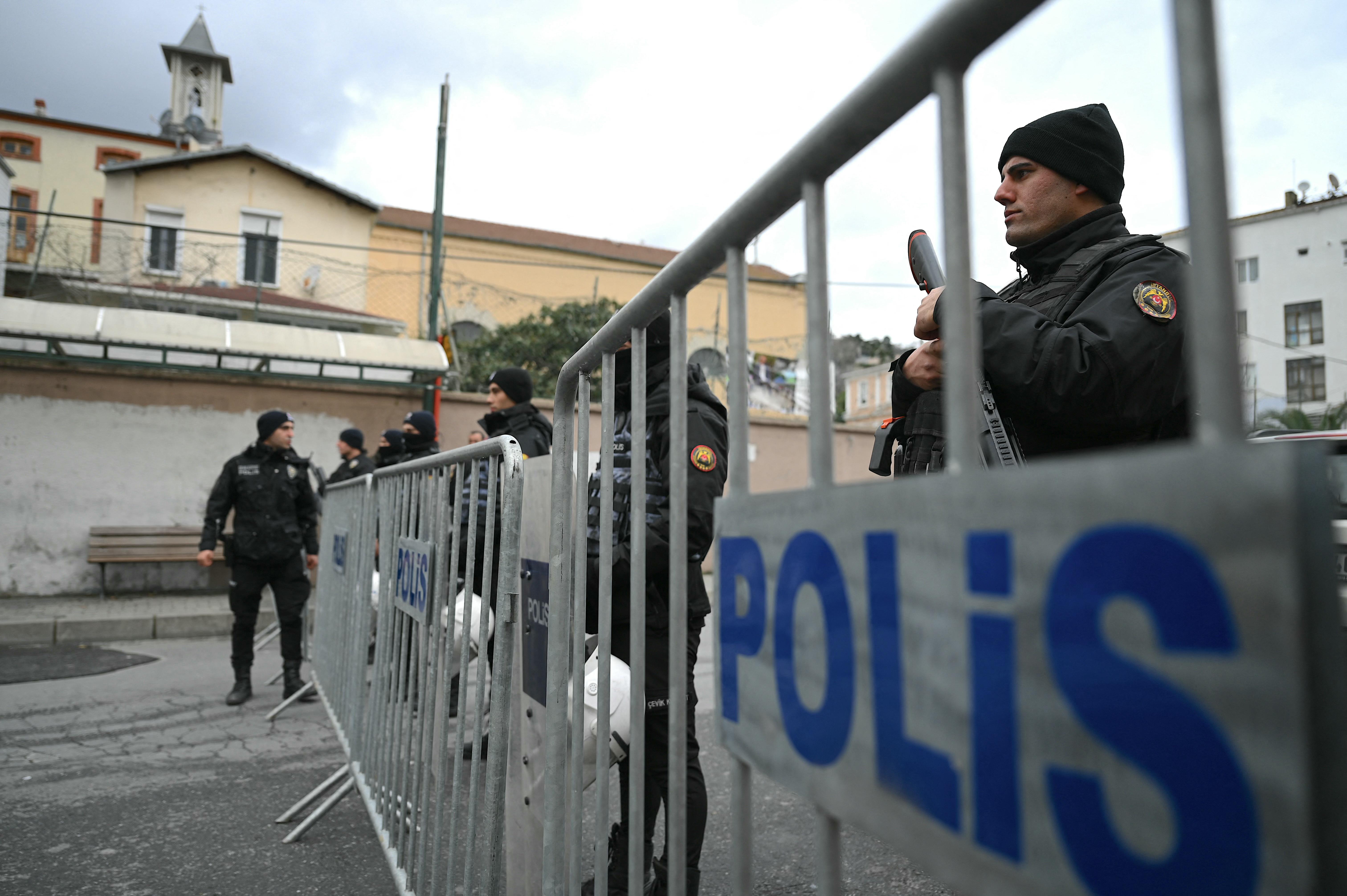 Istanbul, l'Isis dietro attacco a chiesa italiana: arrestati due affiliati