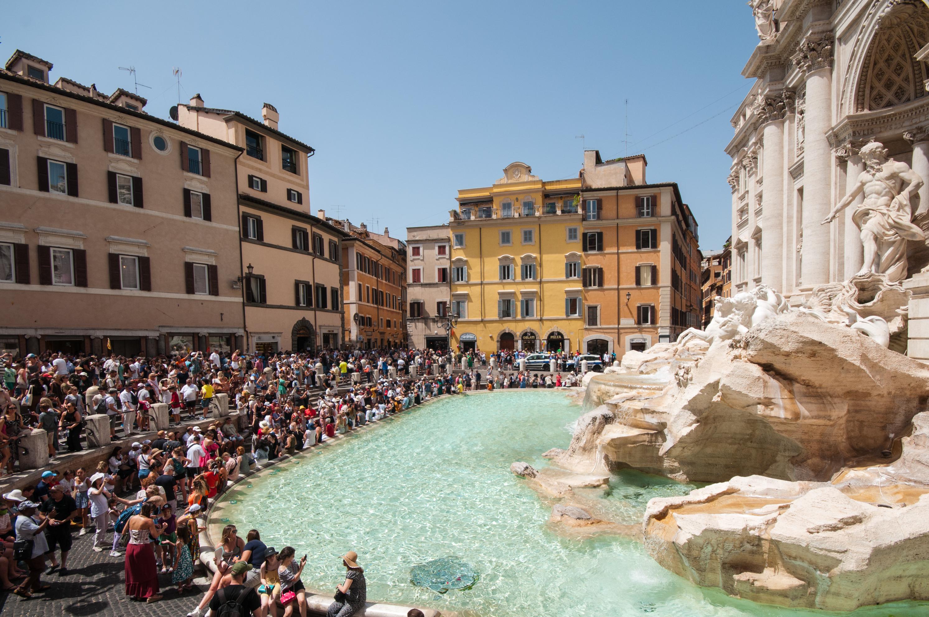 Italia nella morsa del caldo, weekend rovente: fino a 16 città da bollino rosso