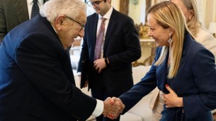 Italia-Usa, Meloni vede Kissinger: "Un onore dialogare con lui"