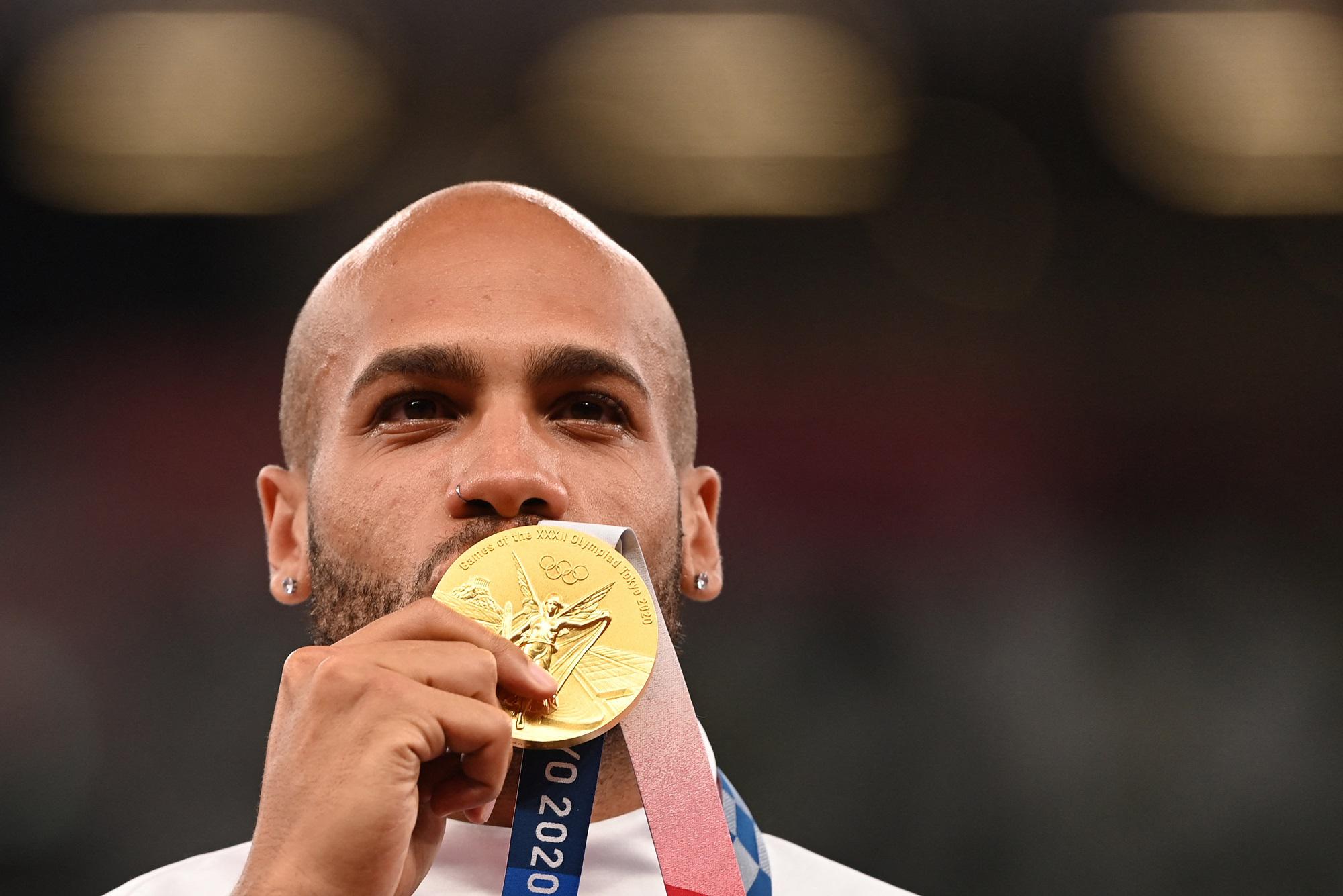 Jacobs, le lacrime sul podio - Video