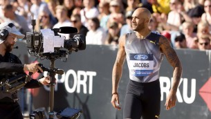 Jacobs vola a Turku: vince 100 metri e scende sotto i 10 secondi