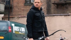 Jeremy Renner travolto dalla neve, l'attore in condizioni critiche ma stabili