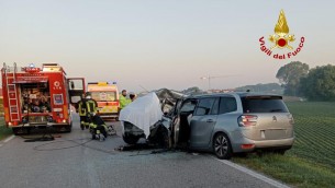 Jesolo, incidente frontale tra due auto: morti due giovani
