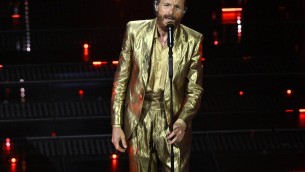 Jovanotti, niente stop ai concerti: "Li dedicheremo a Papa Francesco"