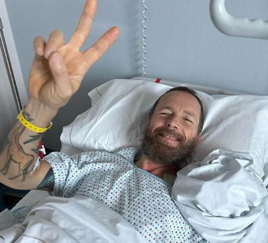 Jovanotti operato al femore: "Da oggi torno in piedi"