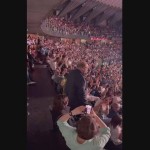 Jovanotti, ovazione per Carlo Verdone al concerto: "Lo famo strano" - Video