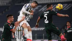 Juve-Crotone 3-0, doppio Ronaldo e McKennie: Pirlo è terzo