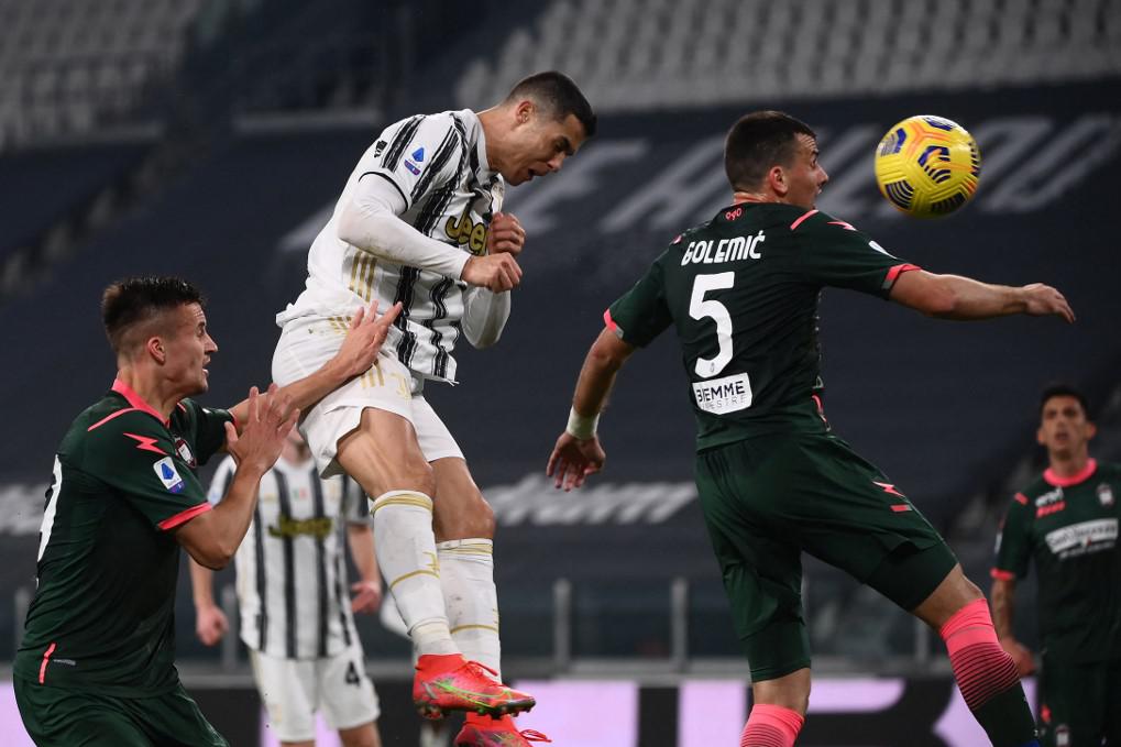 Juve-Crotone 3-0, doppio Ronaldo e McKennie: Pirlo è terzo