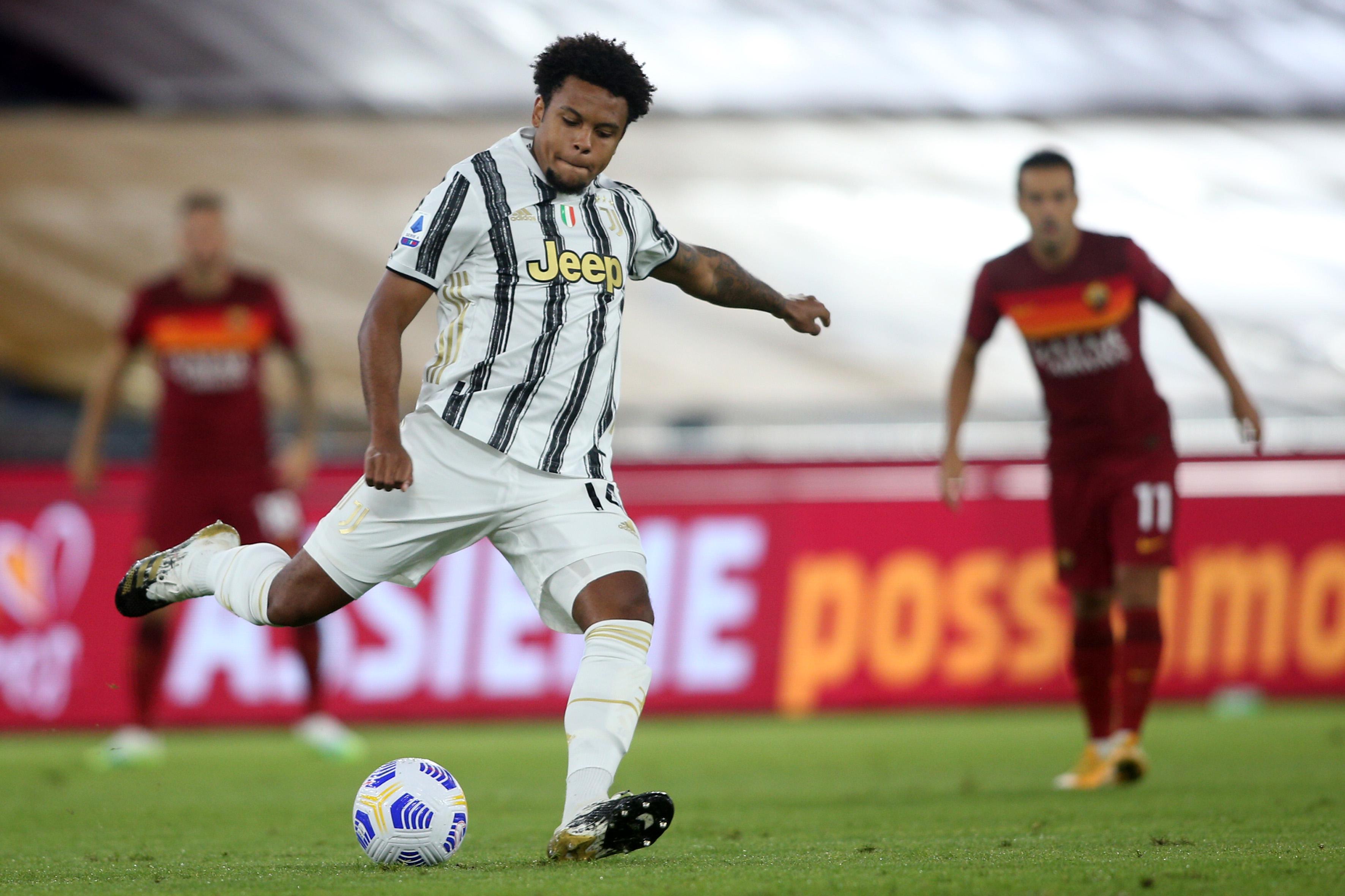Juve, festa a casa McKennie con Dybala e Arthur: arrivano i carabinieri