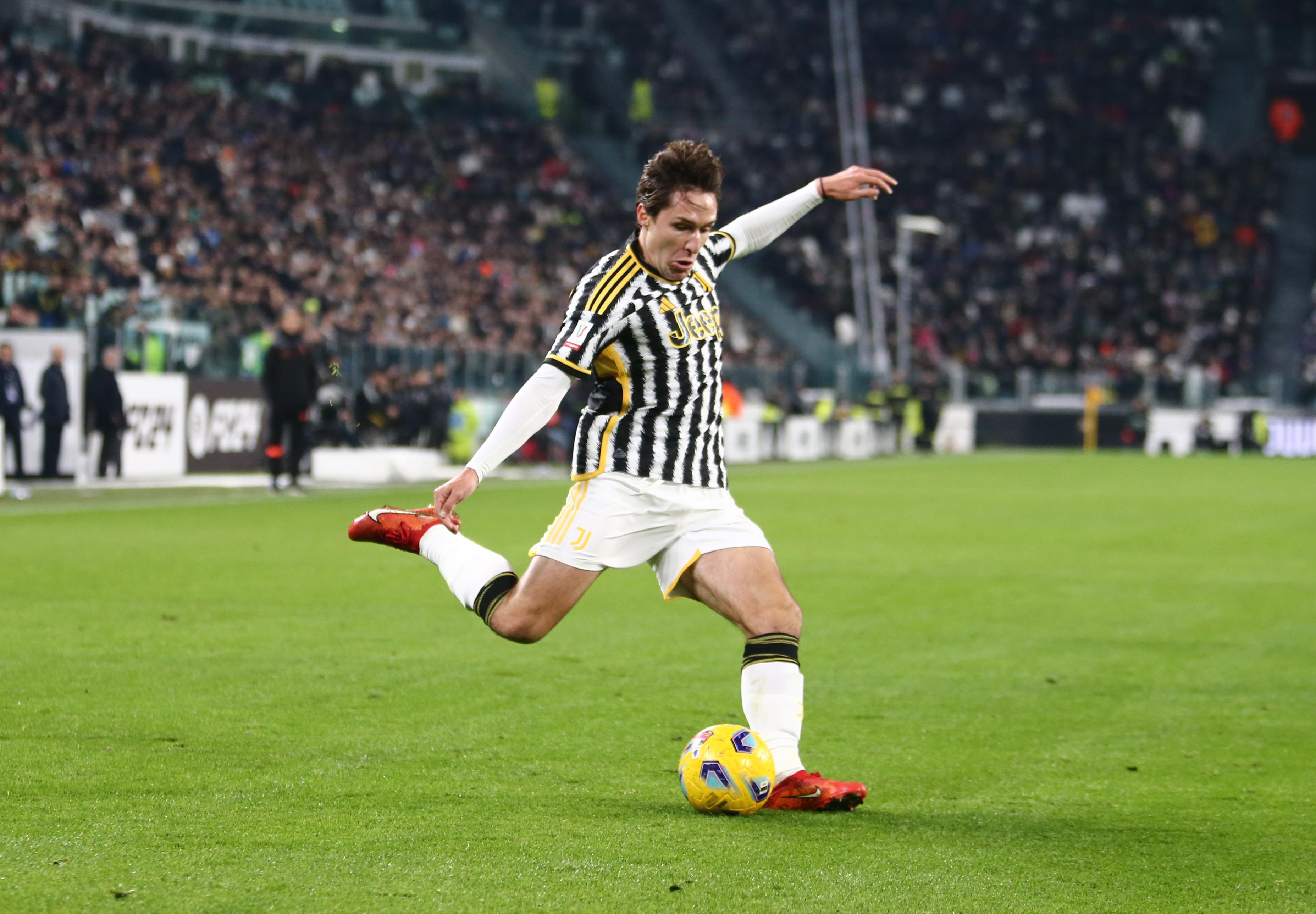 Juve, stop per Chiesa: scontro con Alex Sandro in allenamento