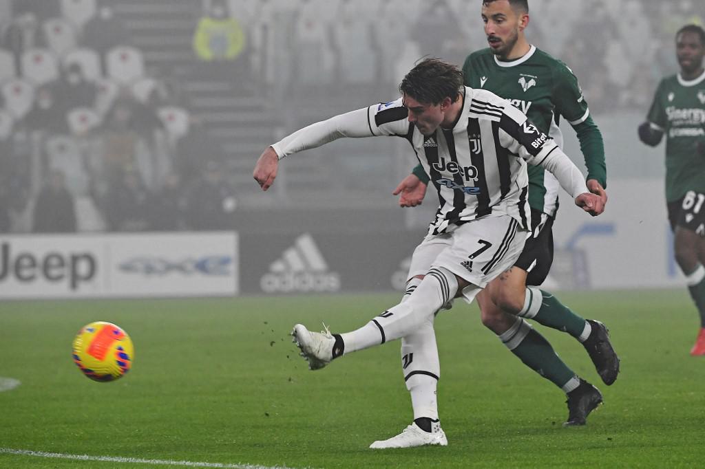 Juve-Verona 2-0, Vlahovic e Zakaria subito gol