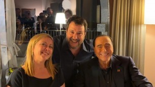 Karaoke Salvini-Meloni, è polemica: "Festa sì e omaggio a morti Cutro no, vergogna"