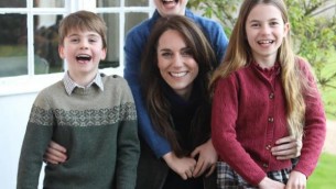 Kate è tornata, foto con i figli e un grazie a due mesi dall'operazione