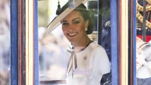 Kate Middleton, il ritorno dopo mesi: in bianco per sua prima uscita pubblica