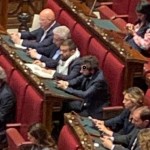 Kefiah e fantasmi in Aula alla Camera, Meloni non raccoglie e solo alla fine 'sbotta' con Schlein