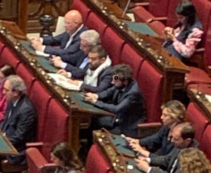 Kefiah e fantasmi in Aula alla Camera, Meloni non raccoglie e solo alla fine 'sbotta' con Schlein