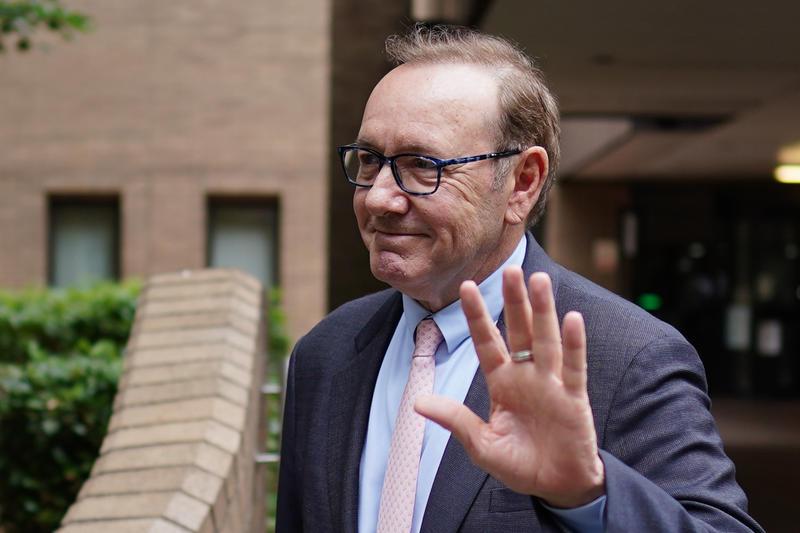 Kevin Spacey e le accuse di violenza: "Mi risvegliai mentre faceva sesso orale su di me"