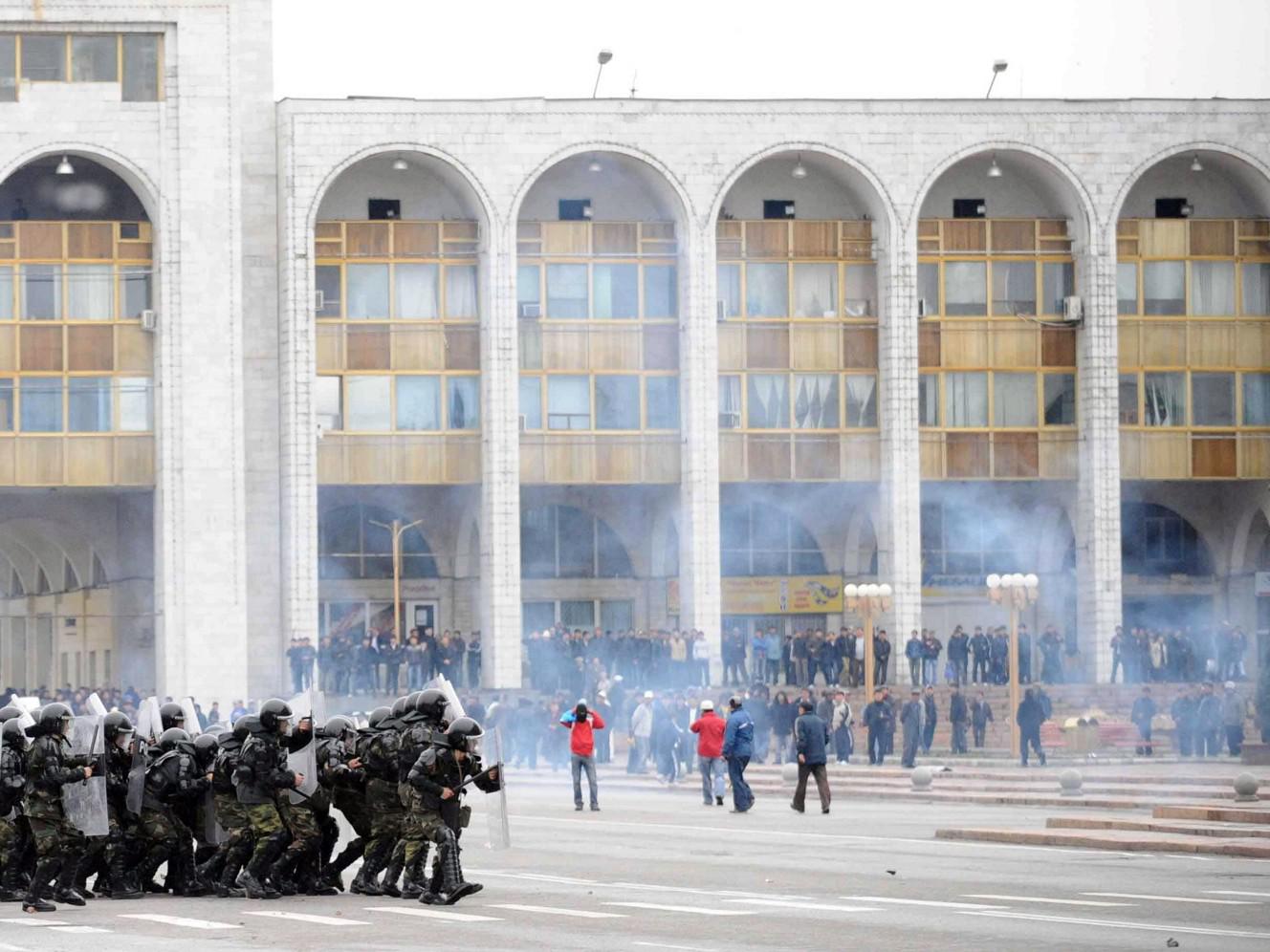 Kirghizistan, Bishkek denuncia tentato golpe e arresti