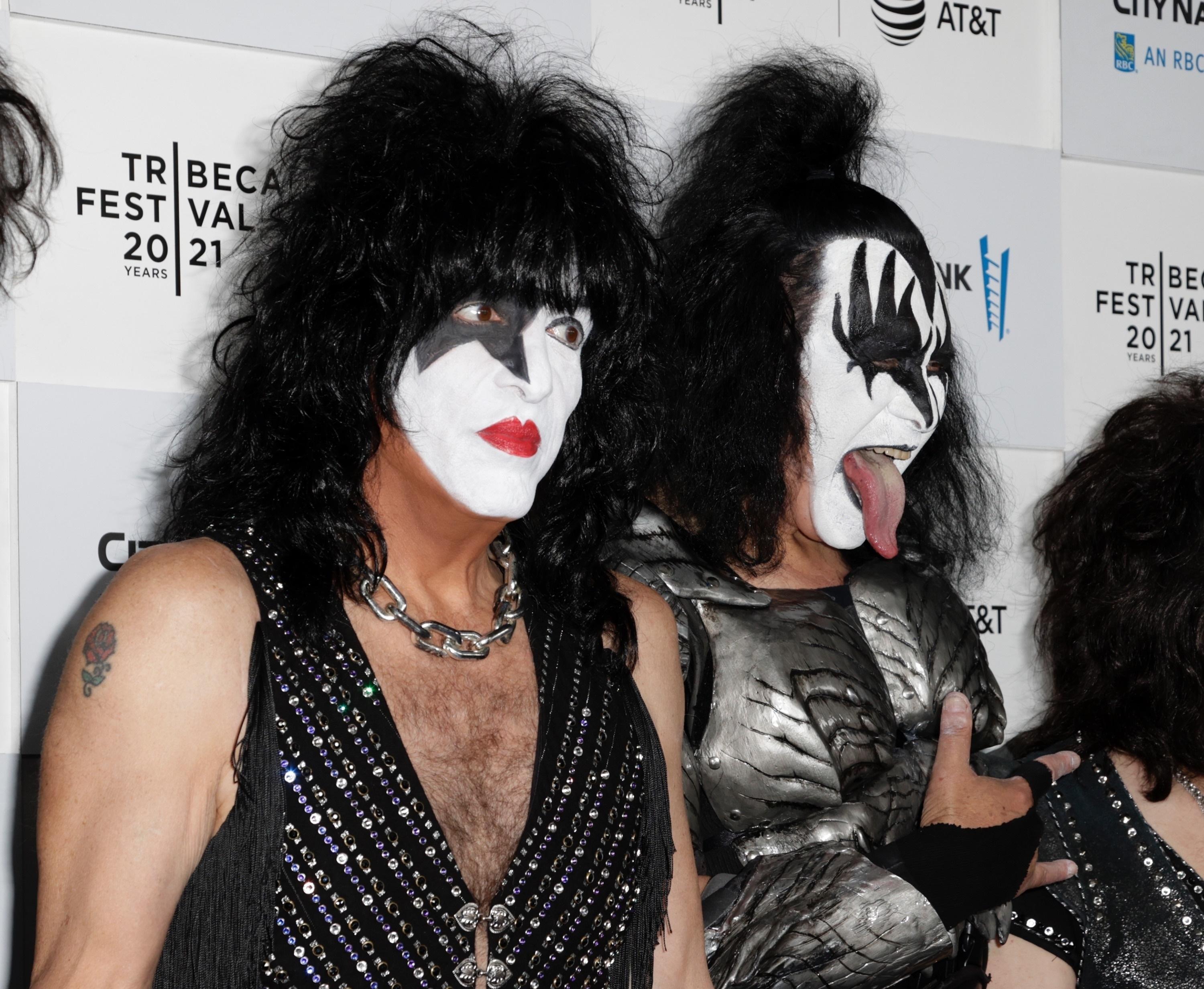 Kiss fermati dal covid, Gene Simmons positivo