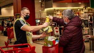 La Colletta Alimentare giunge alla 25esima edizione, 14 mln di pasti donati