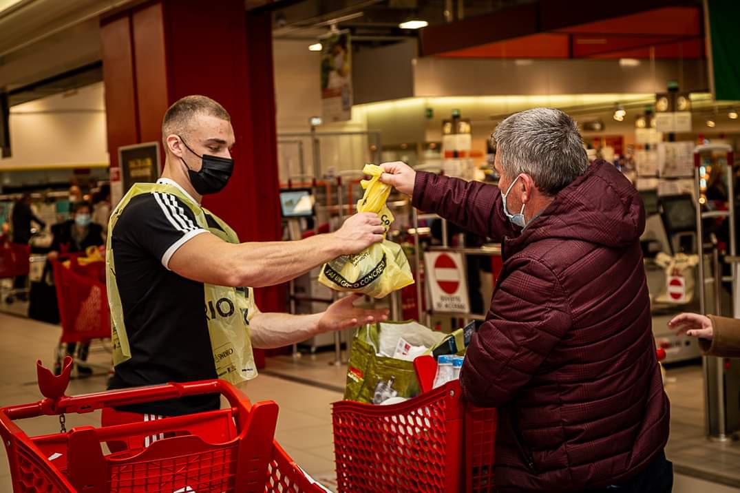 La Colletta Alimentare giunge alla 25esima edizione, 14 mln di pasti donati