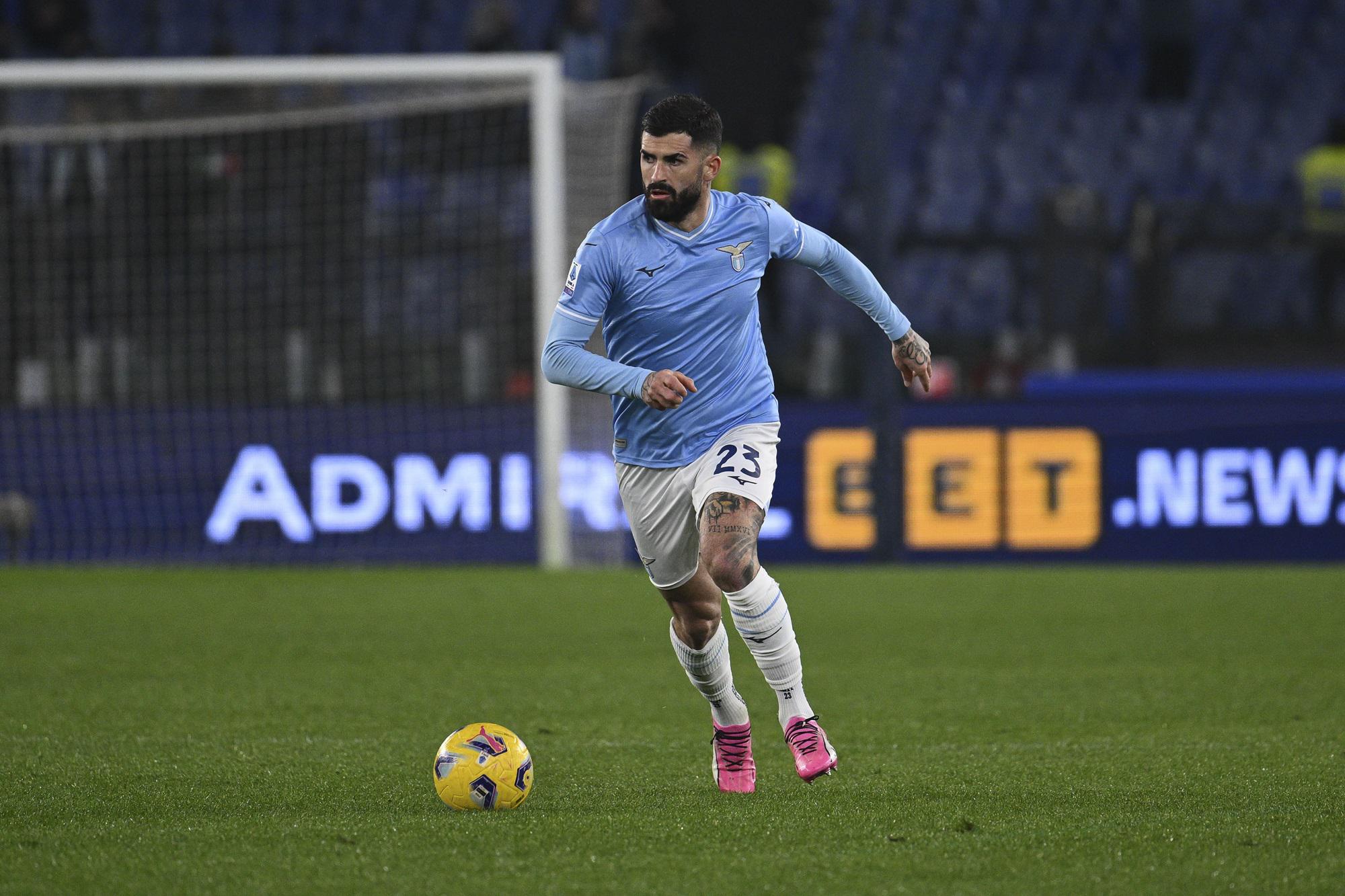 La Ferrari di Elseid Hysaj prende fuoco: "Sto bene, difetto dell'auto"