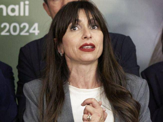 La governatrice Stefania Proietti denuncia: "Contro di me meme e insulti sessisti"