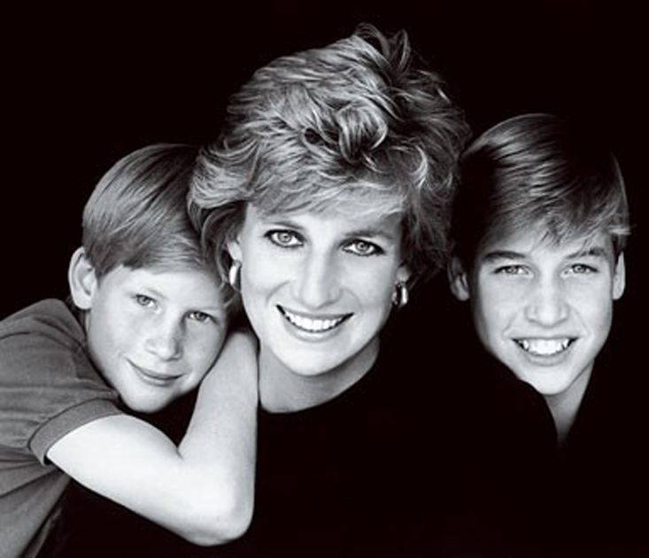 la-principessa-diana-con-i-suoi-due-figli-harry-e-william-201537