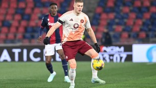 La Roma si salva con un rigore di Dovbyk al 98', a Bologna finisce 2-2