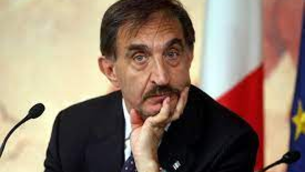 La Russa: "Foglietto contro Meloni? Berlusconi dichiari che è fake"