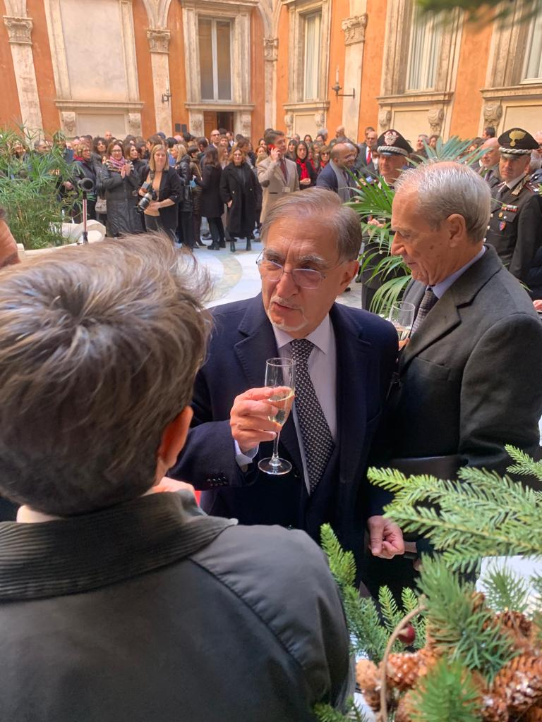 La Russa show per auguri a dipendenti, poi ricorda radici cristiane festa del Natale
