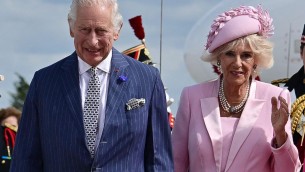 L'abito fa la regina, ma Camilla preferisce i jeans agli abiti 'rosa Barbie'
