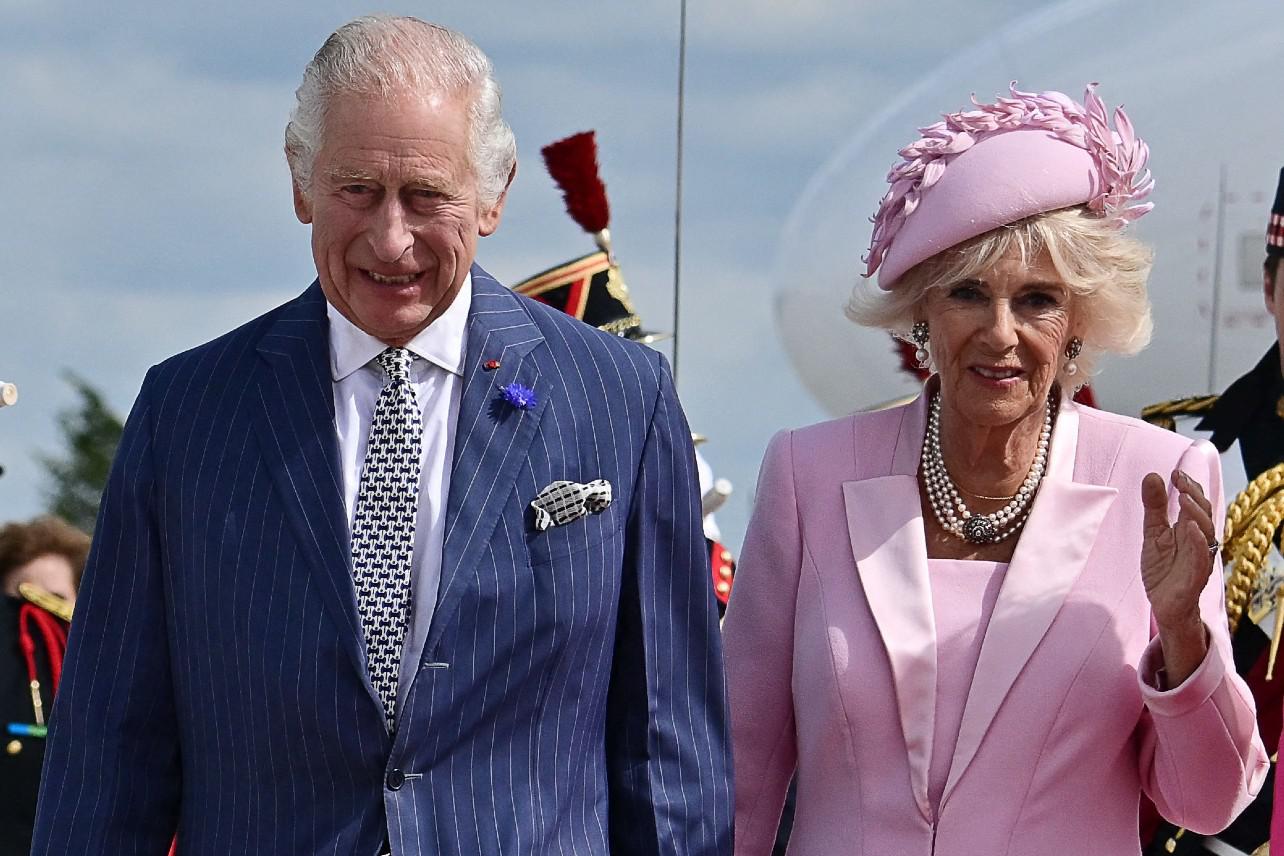 L'abito fa la regina, ma Camilla preferisce i jeans agli abiti 'rosa Barbie'
