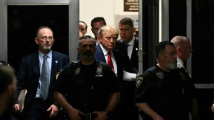 L'accordo, la modella di Playboy e il portiere: tutte le accuse a Trump