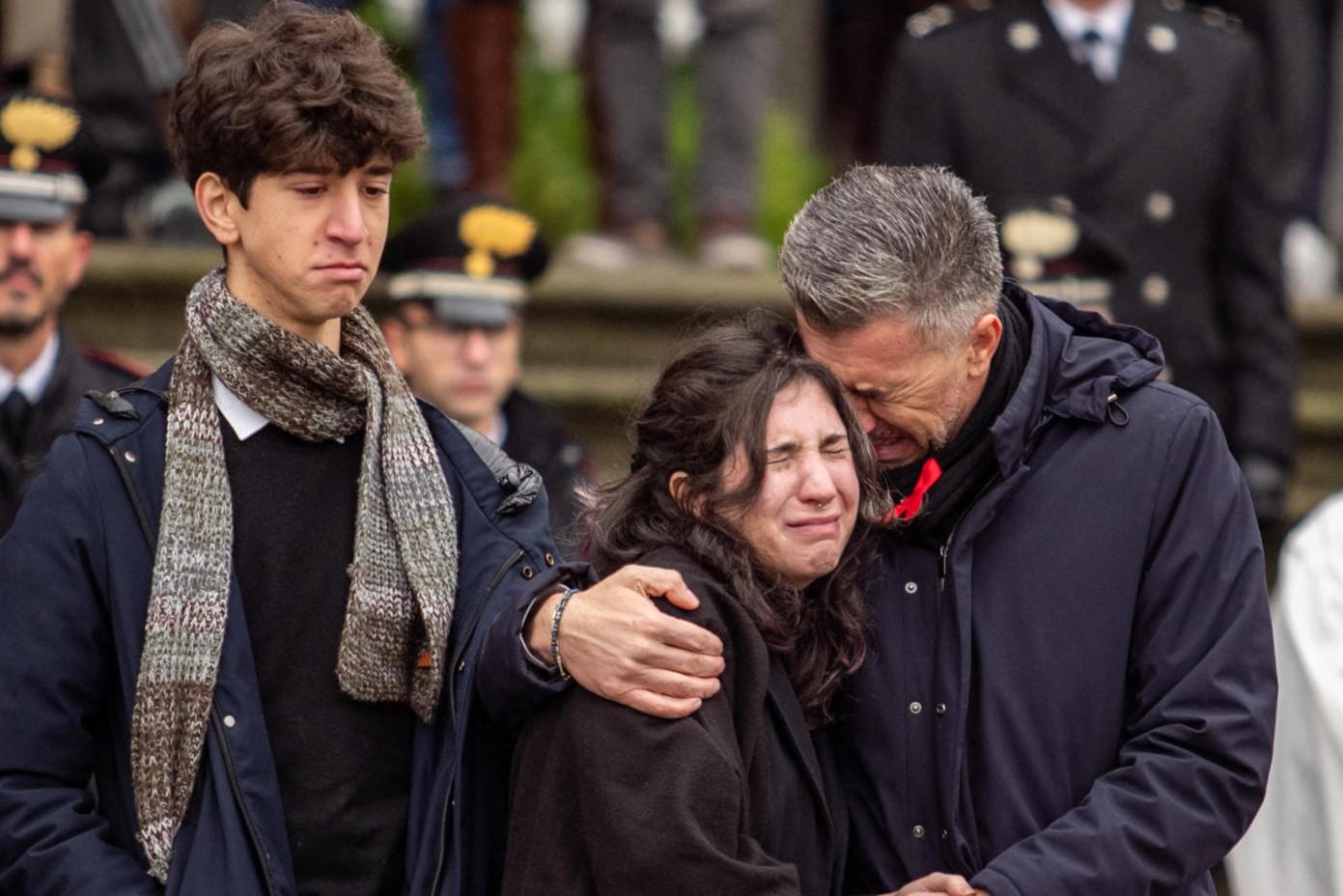 L'addio a Giulia Cecchettin, il papà: "Sia svolta contro la piaga dei femminicidi"