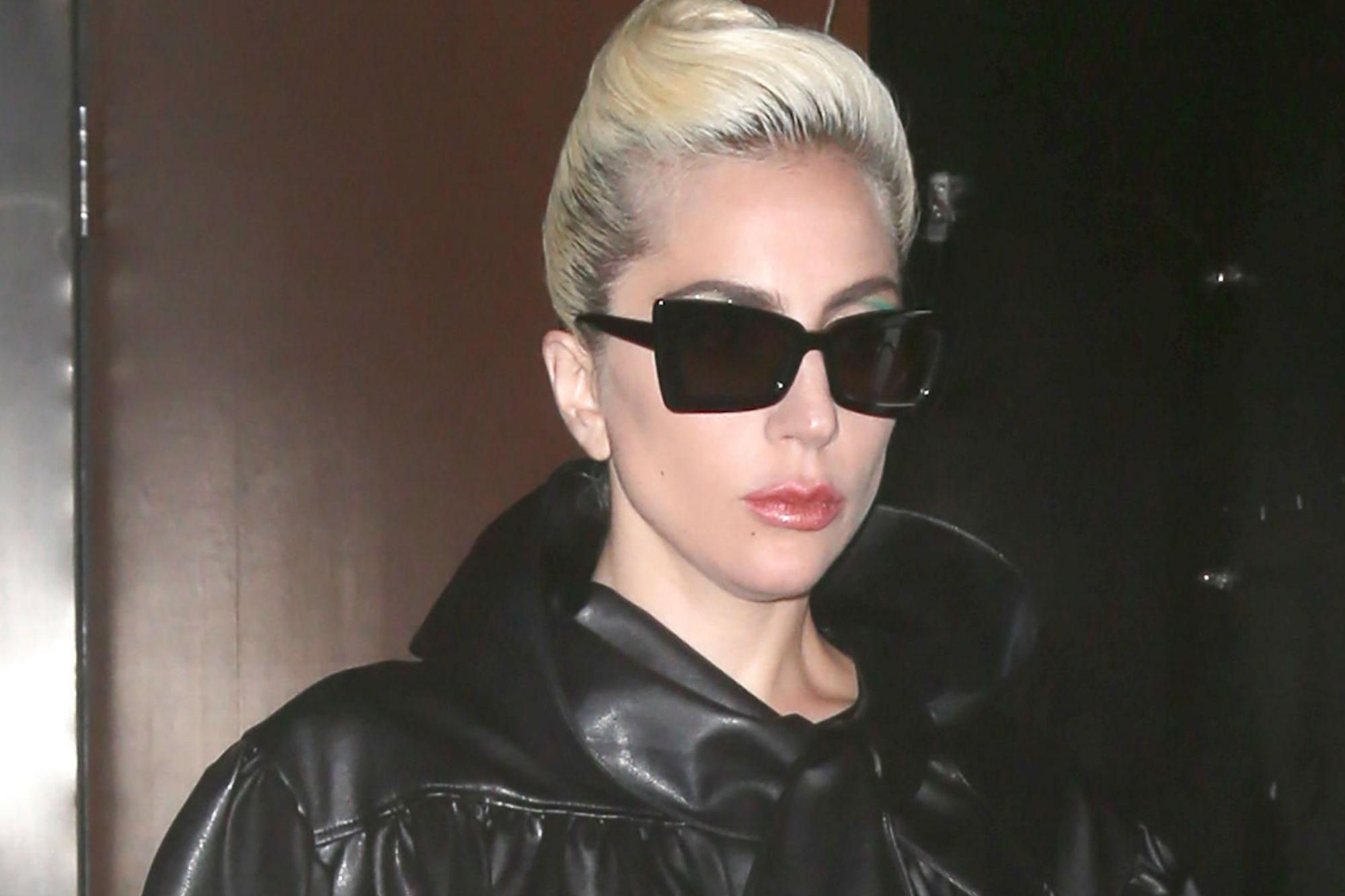 Lady Gaga shock: "Stuprata a 19 anni, sono rimasta incinta e lasciata per strada"