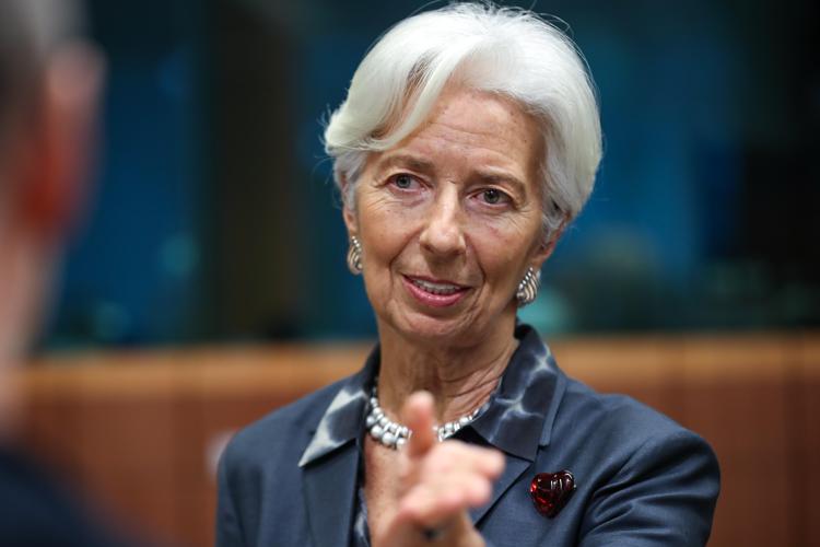 Lagarde: "Alzeremo tassi finché inflazione vicina a target"