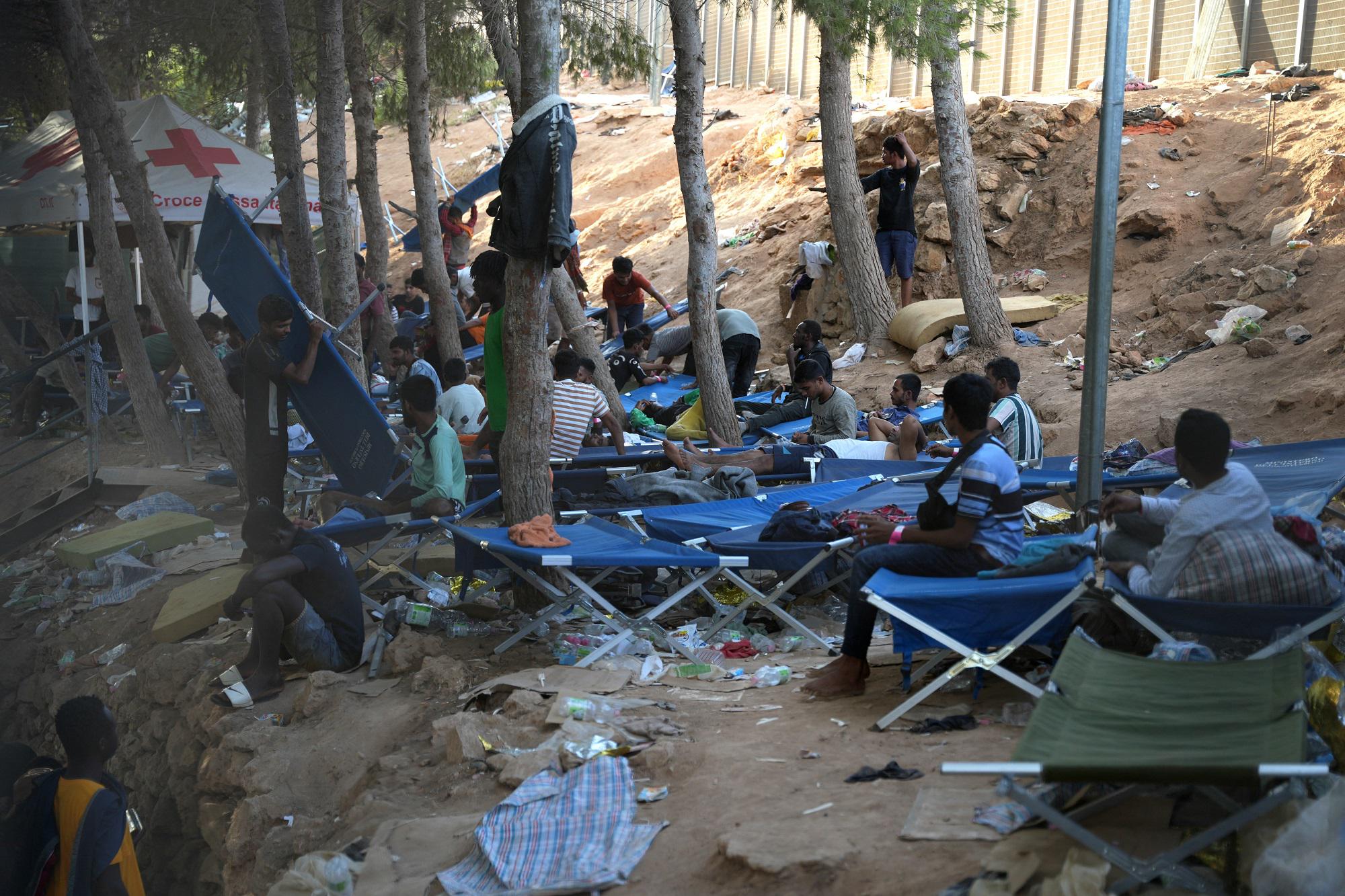 Lampedusa, migranti 'sfida' europea: la visita lampo di Meloni e von der Leyen