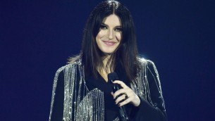 Laura Pausini, oggi il compleanno: "Festeggio con pizza e karaoke"