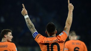 Lautaro stende la Fiorentina, l'Inter sorpassa la Juve in vetta alla classifica