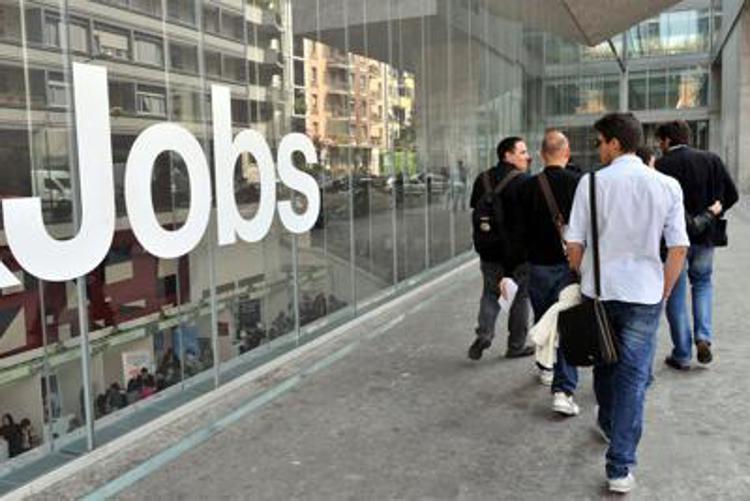 Lavoro, a ottobre tasso occupazione al 60,5%: record da 1977