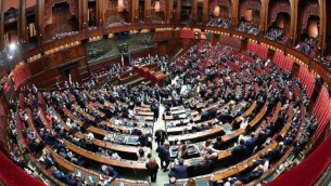 Lavoro, maggioranza senza numeri in commissione: proteste opposizioni